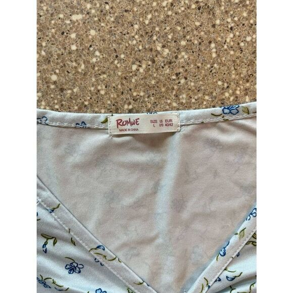 ROMWE Large Blue Floral Crop Top EUC - Picture 3 of 3